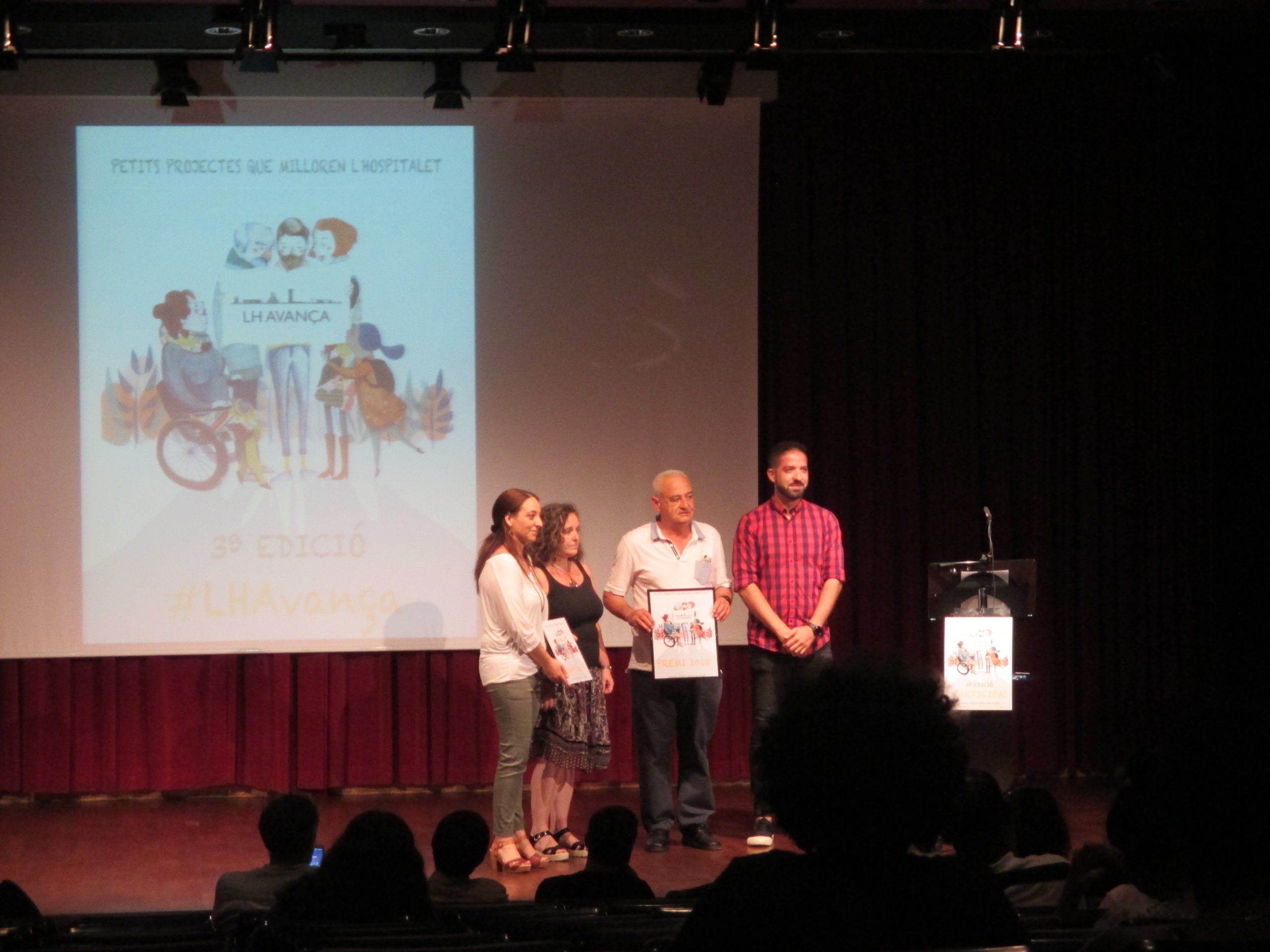 La Asociación Catalana De Fibrosis Quística Galardonada Con Un Premio LH Avanza