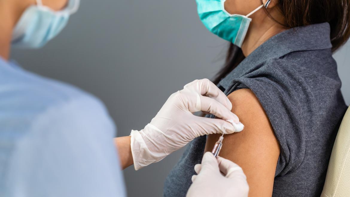 La Comisión De Salud Pública Acordó Adminsitrar Una Tercera Dosis De La Vacuna Contra La Covid-19 A Todo El Grupo 7 De La Estrategia De Vacunación